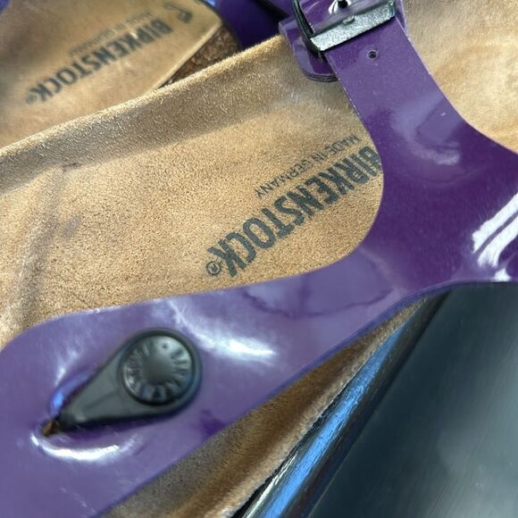 BIRKENSTOCK Women's Gizeh Birko-Flor patent purple leather Sandals 39 like new - Picture 7 of 9